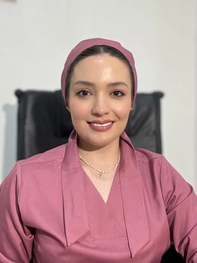 نازنین کریمی هومونلو دکترای پزشکی
