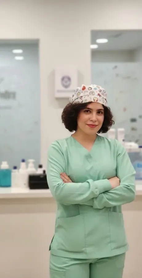 پریا عربی دانشجوی تخصص بیماریهای پوست, دکترای پزشکی