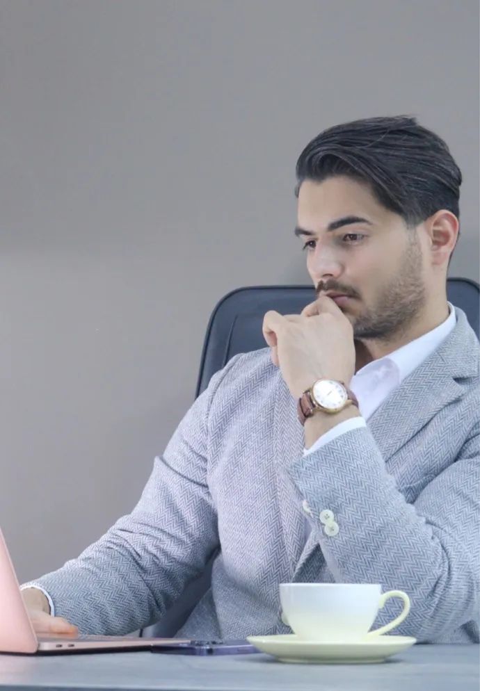 افشین همتی دکترای دندانپزشکی
