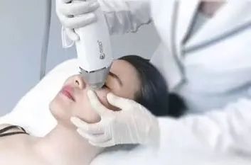 دکتر سیامک یزدی زادهء دکترای پزشکی