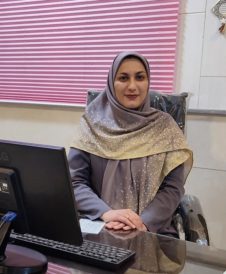 ناهید علیخانی نجف آبادی کارشناس مامایی