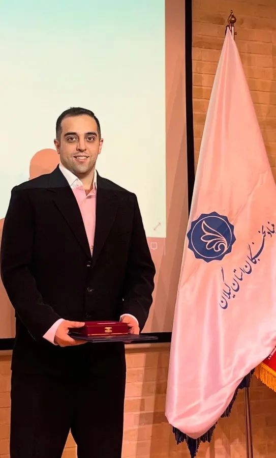 آرش اسدی آریا دکترای دندانپزشکی