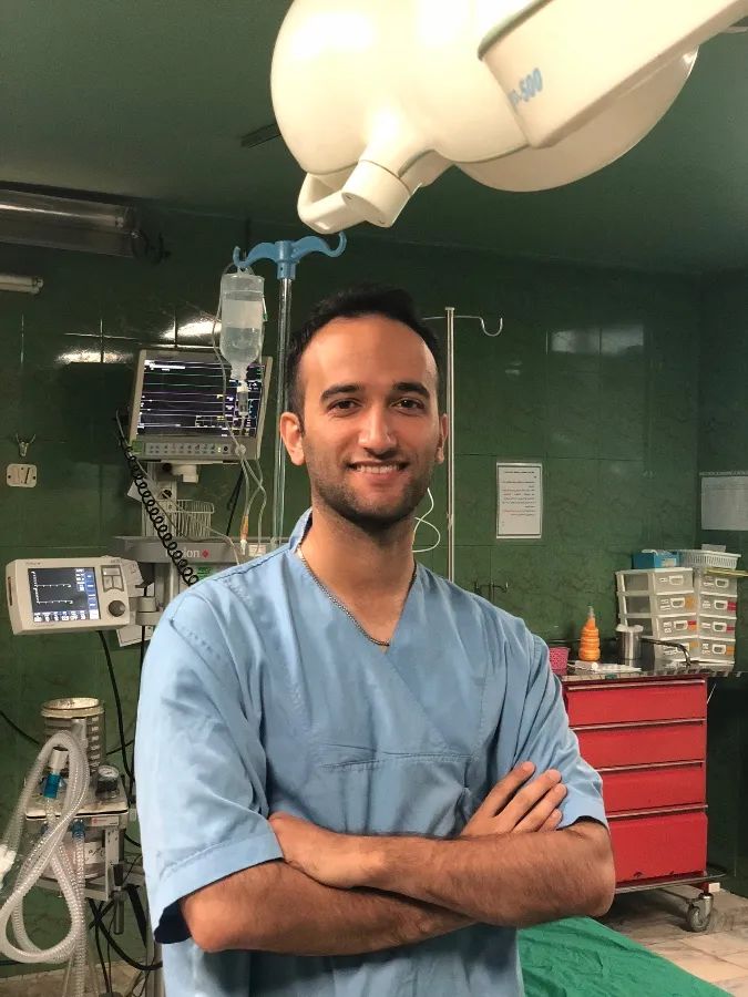 امین محمدپورکلده متخصص پریودانتیکس