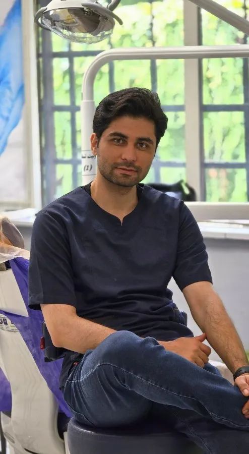 دکتر امیرحسین علی اکبری دکترای دندانپزشکی