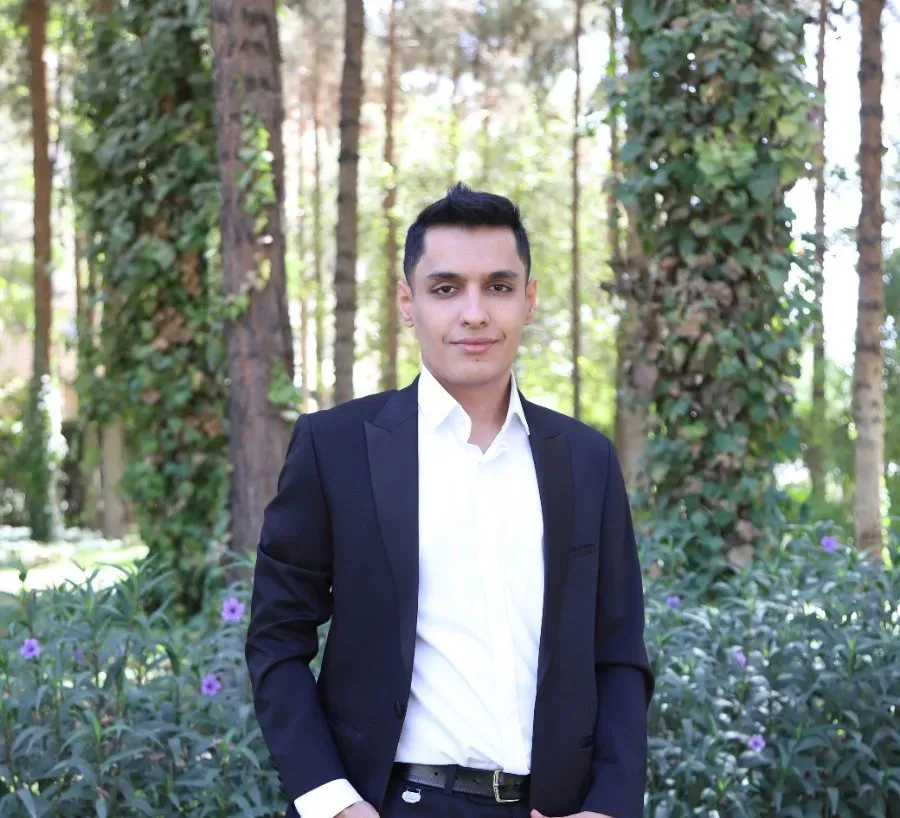 متین احمدیان دکترای دندانپزشکی