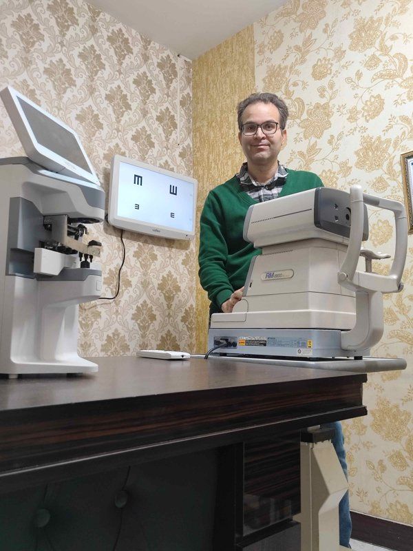 دکتر هادی باغبان نیکو اپتومتریست