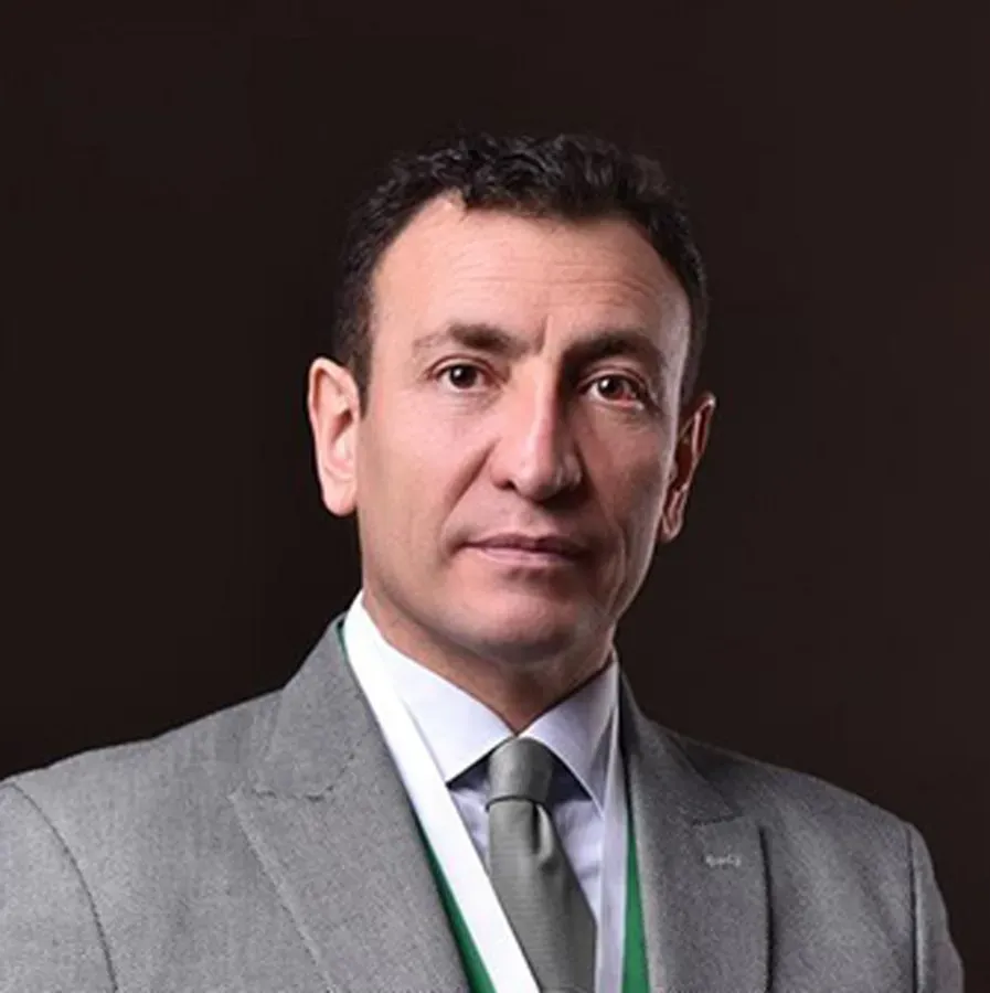 دکتر منوچهر عابدی دکترای دندانپزشکی