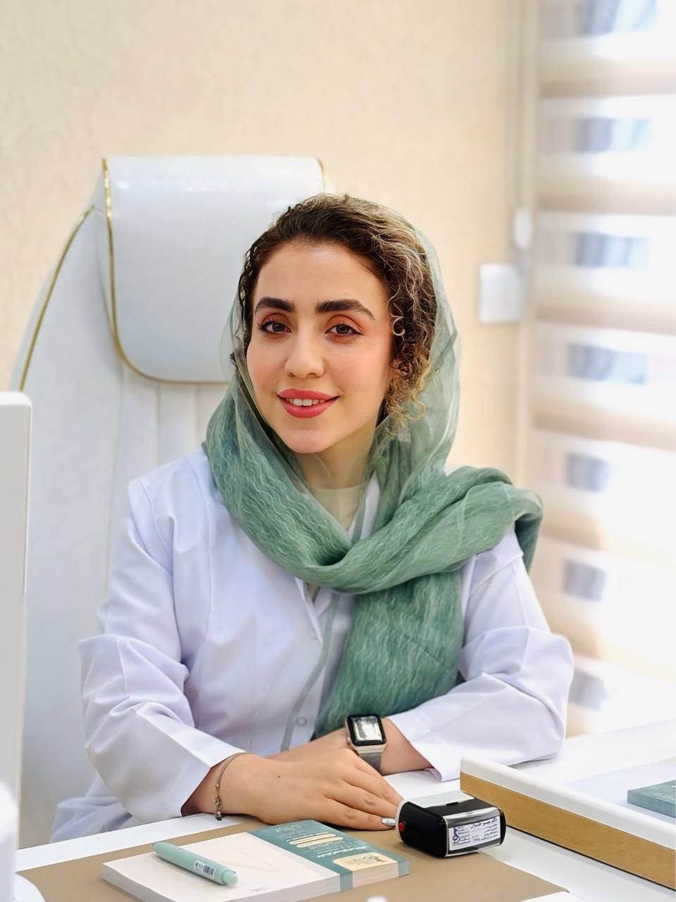 دکتر مینو جلوان