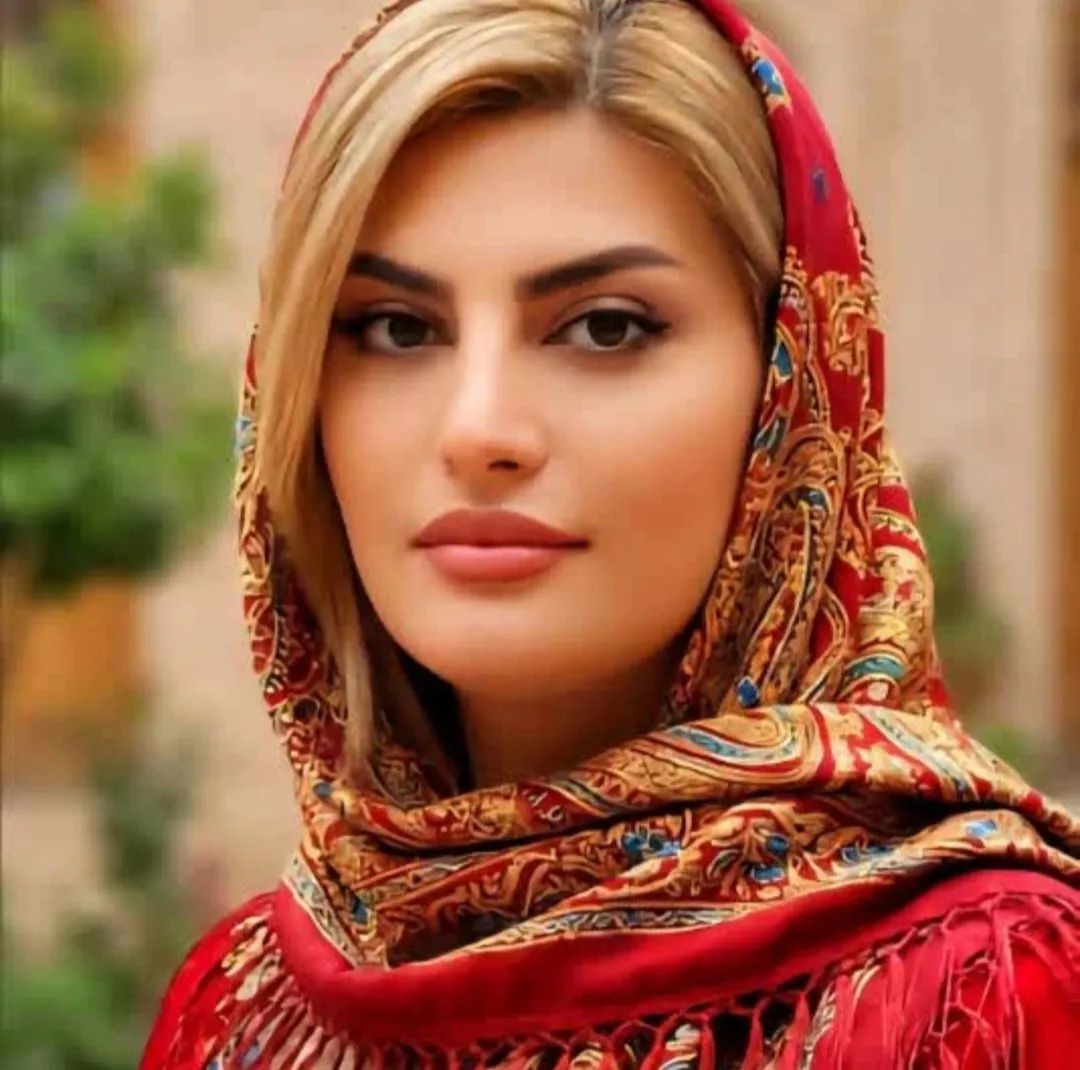 نگین کامکار کارشناسی مامایی/درمان بیماریها و عفونت های زنان/پاپ اسمیر و تستhpv/تزریق واکسن گارداسیل/معاینه بکارت و صدورگواهی بکارت/مشاوره و درمان تخمدان پلی کیستیک/iudگذاری و خروجiud/و...