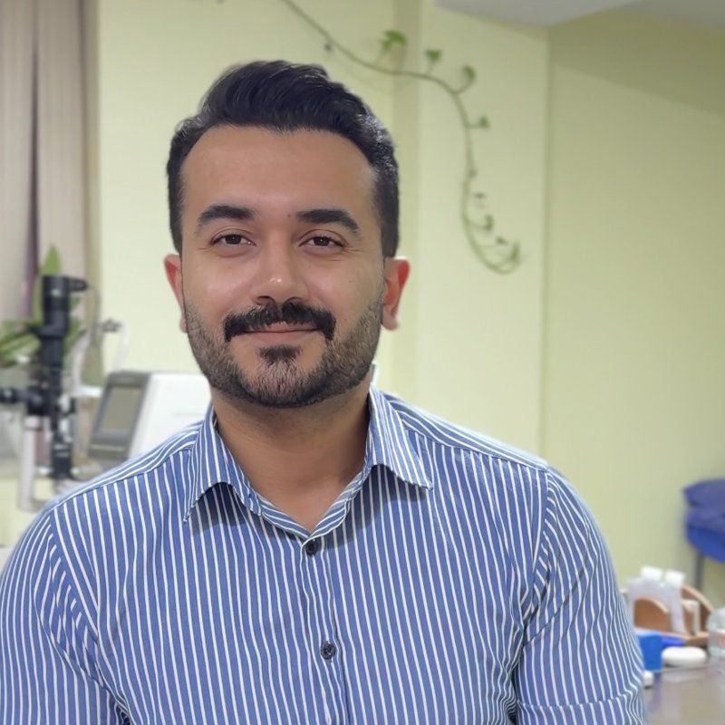 دکتر طاها صادقی
