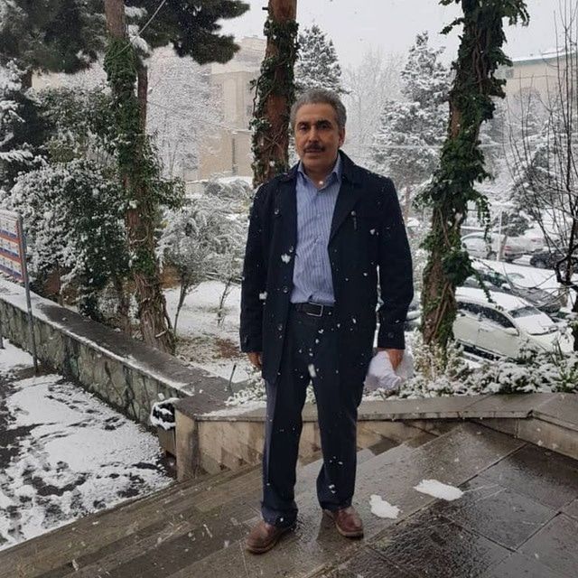 دکتر احمد اکبری