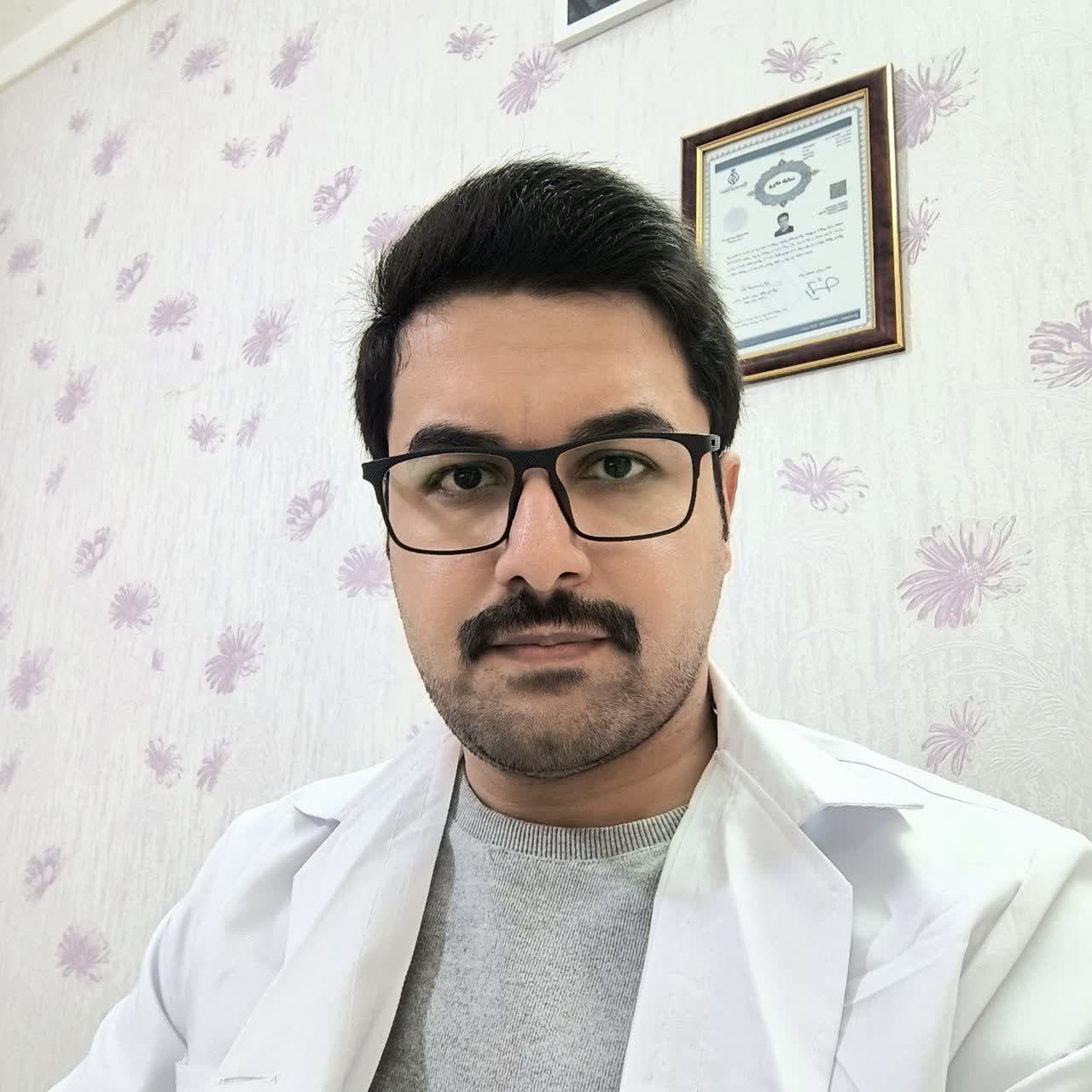 دکتر علیرضا قادری