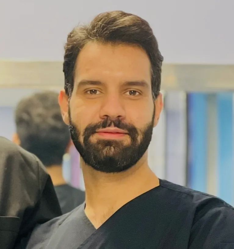 دکتر محمد رنجبر دستیار تخصصی جراحی مغز و‌اعصاب و‌ستون فقرات, تشنج-سردرد-کمر درد