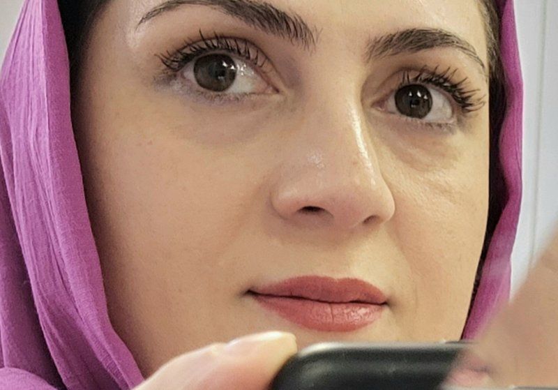 مژگان الوندی کارشناس ارشد اپتومتری،کلینیک تخصصی اپتومتری و عینکسازی آیریس با بیش از ۱۴ سال تجربه،ارائه دهنده کلیه خدمات مربوط به معاینات چشم،تنبلی چشم،لنزهای تماسی و به روز ترین عینک های طبی،آفتابی،ورزشی،تدریجی،مطالعه