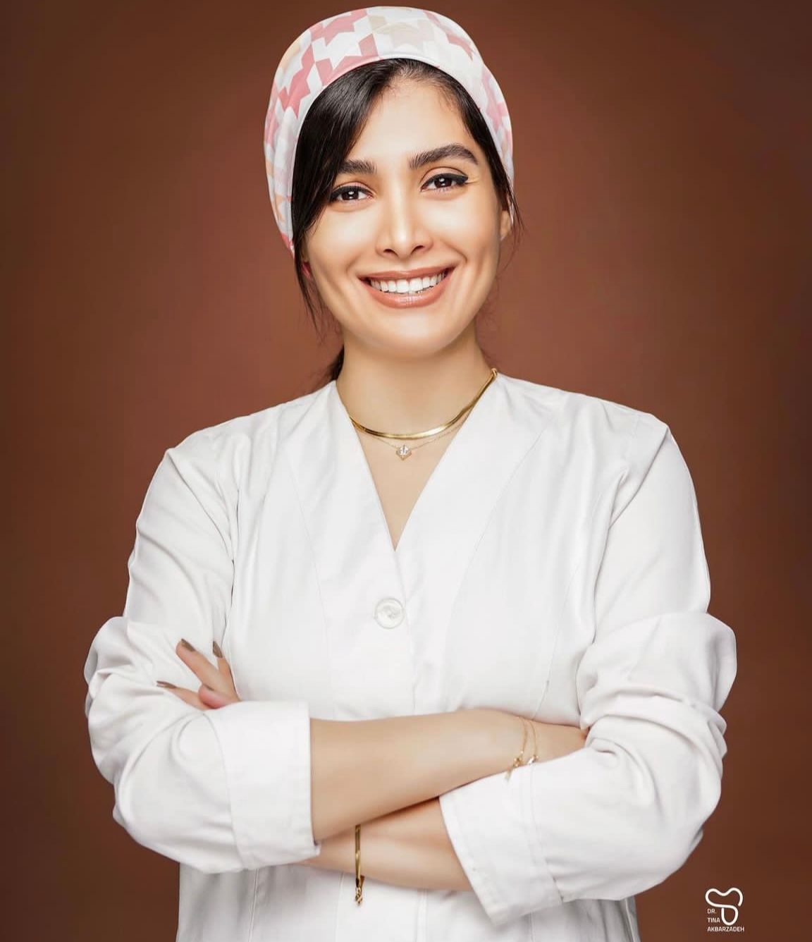 دکتر تینا اکبرزاده همدانی