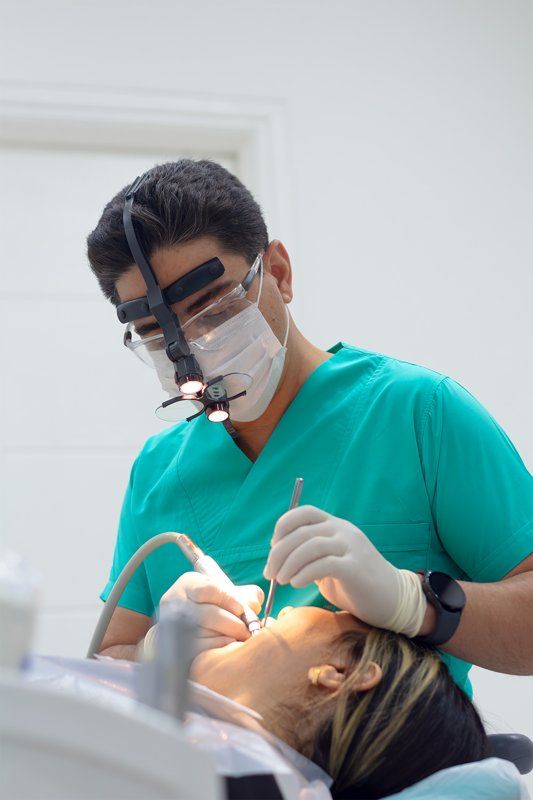 دکتر شاهین رخ فروز دکترای دندانپزشکی