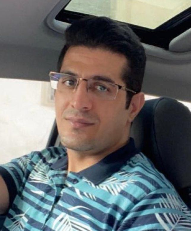 دکتر امیر آخشی .