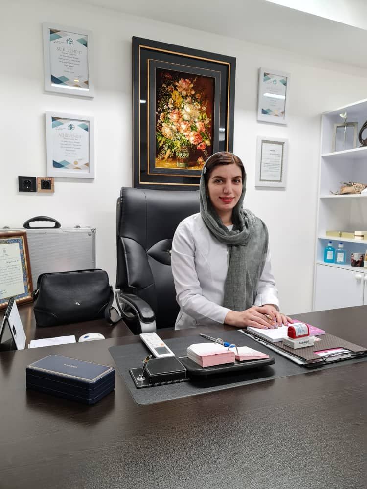 دکتر رویاء قاروی آهنگر