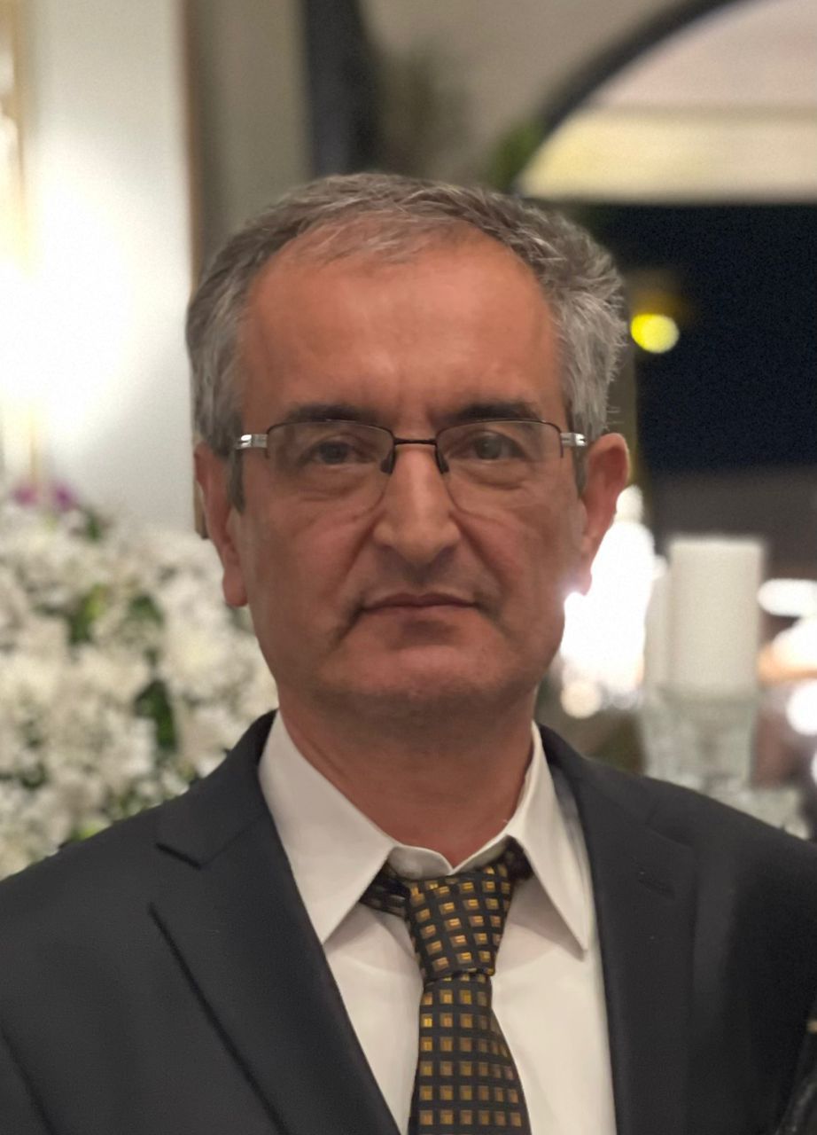 دکتر بهمن علیزاده جراح و متخصص چشم‌ و پلک بهترین دکتر لیزیک چشم و پتوز