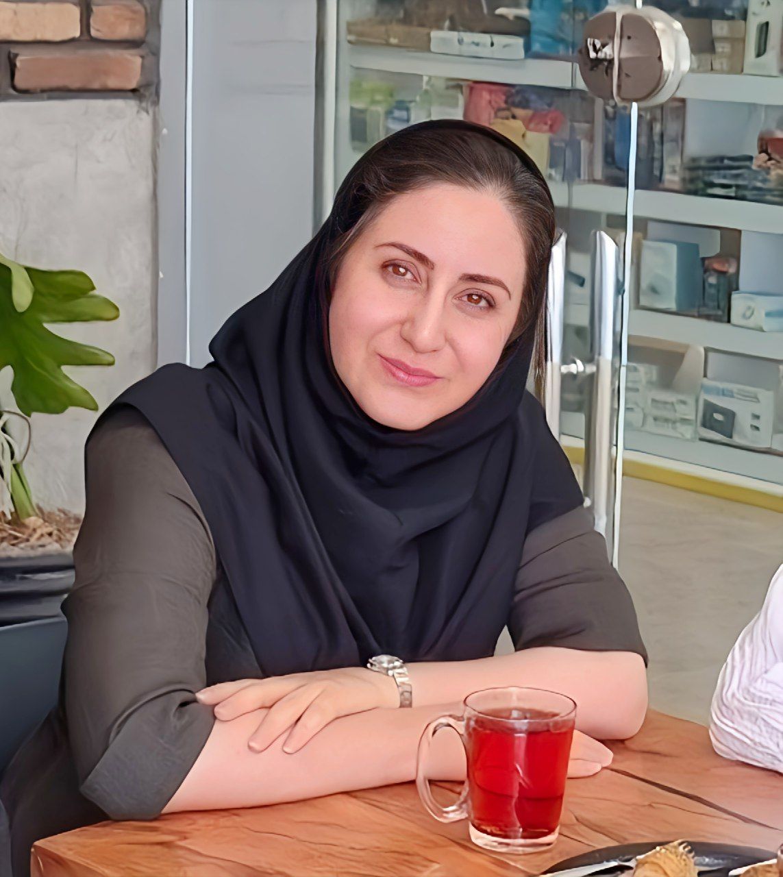 دکتر نسرین بابازاده بائی فوق تخصص غدد درون ریز و متابولیسم, متخصص بیماریهای داخلی