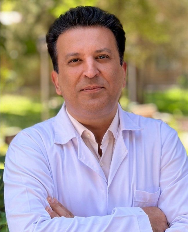 دکتر كامران آزادبخت متخصص پروتزهای دندانی (پروستودانتیکس)