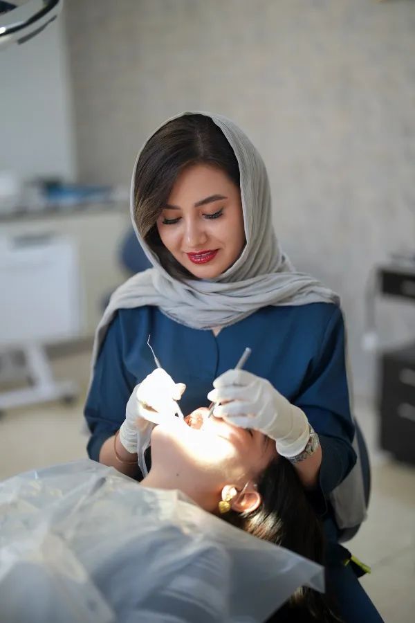 دکتر مهديه ملاحسني كهدوئي دکترای دندانپزشکی