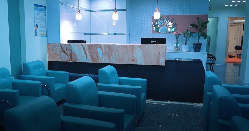 دکتر نیلوفر جوادی