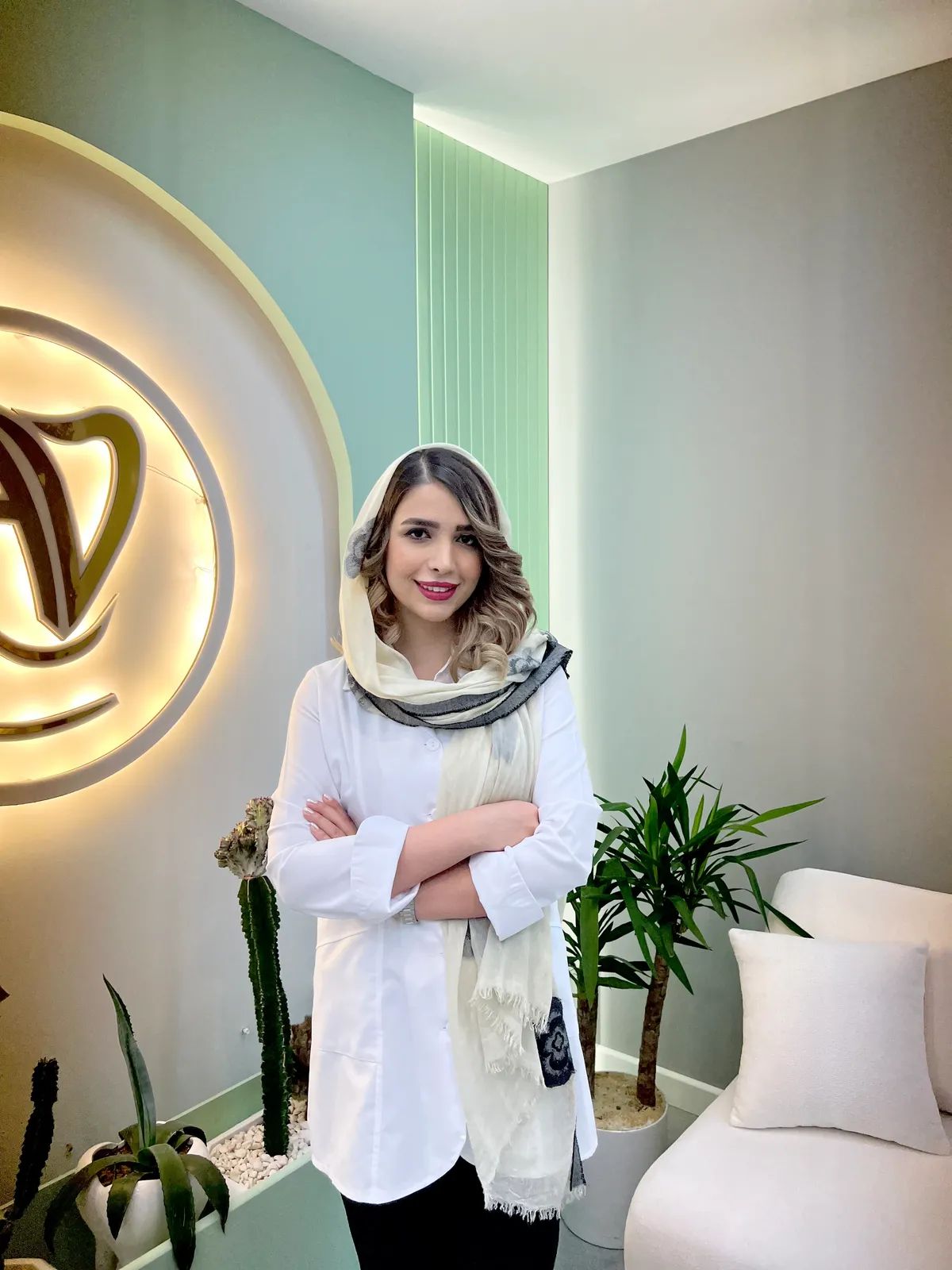دکتر آرزو وطن خواه دکترای دندانپزشکی
