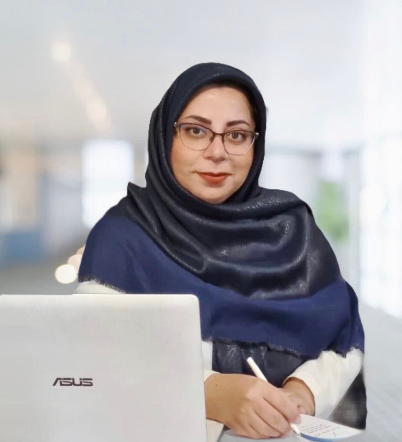 دکتر آزاده سادات زنده باد متخصص طب سالمندی