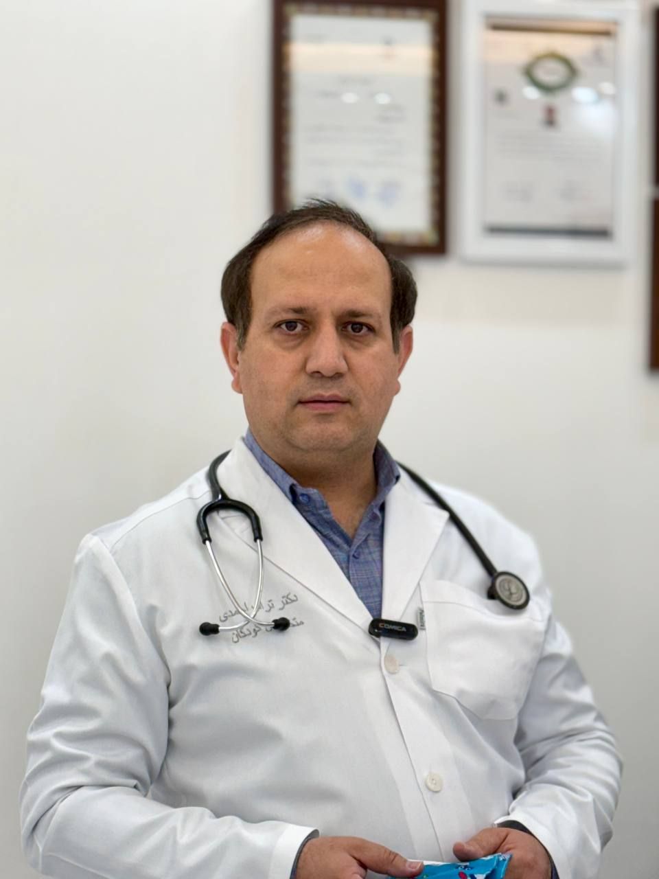 دکتر تراب احمدی متخصص کودکان و نوزادان