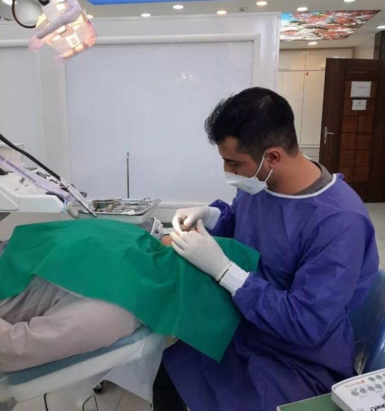 دکتر امیرحسین شاه سیاه دکترای دندانپزشکی