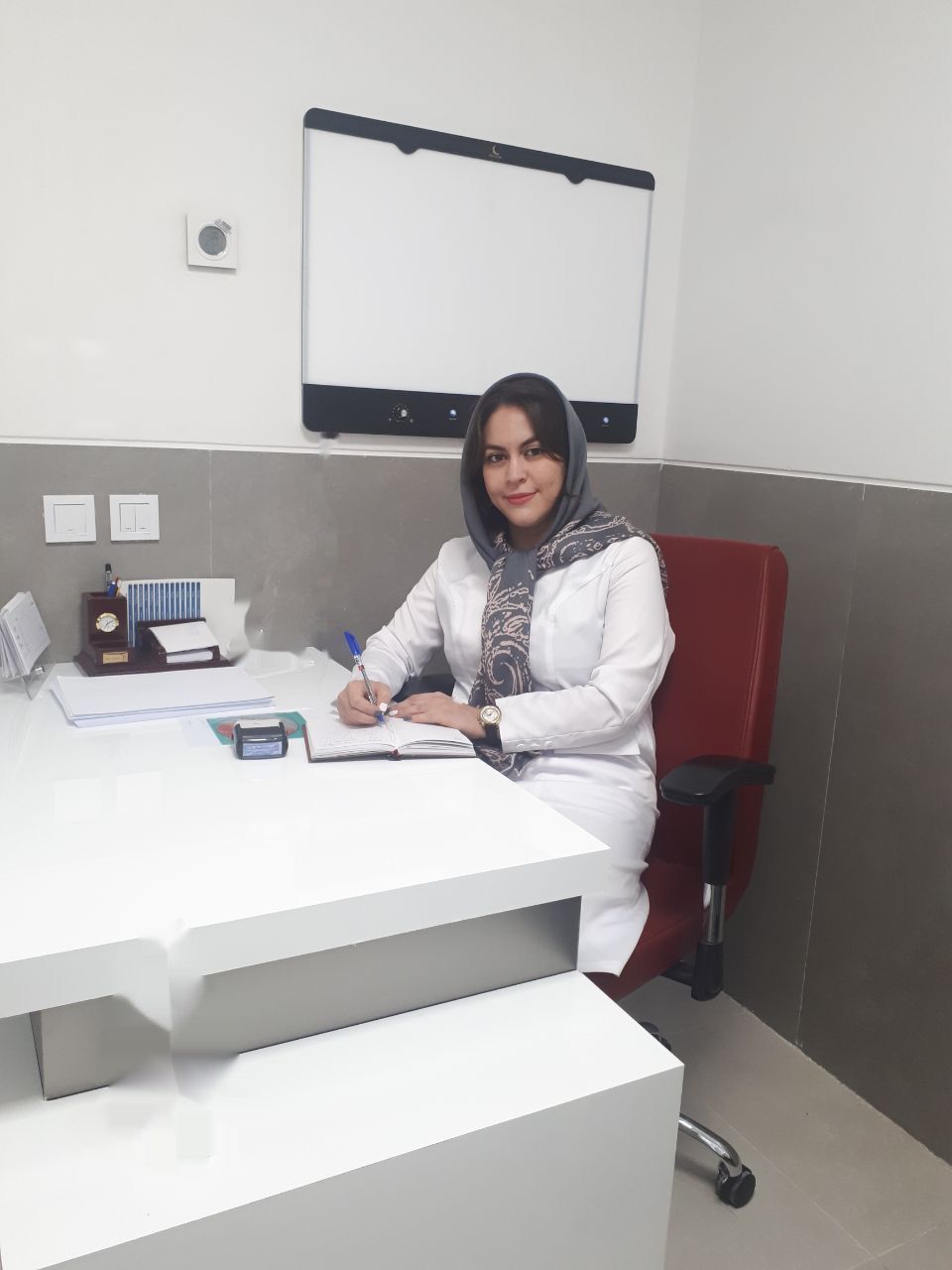 دکتر رؤیا زندیان