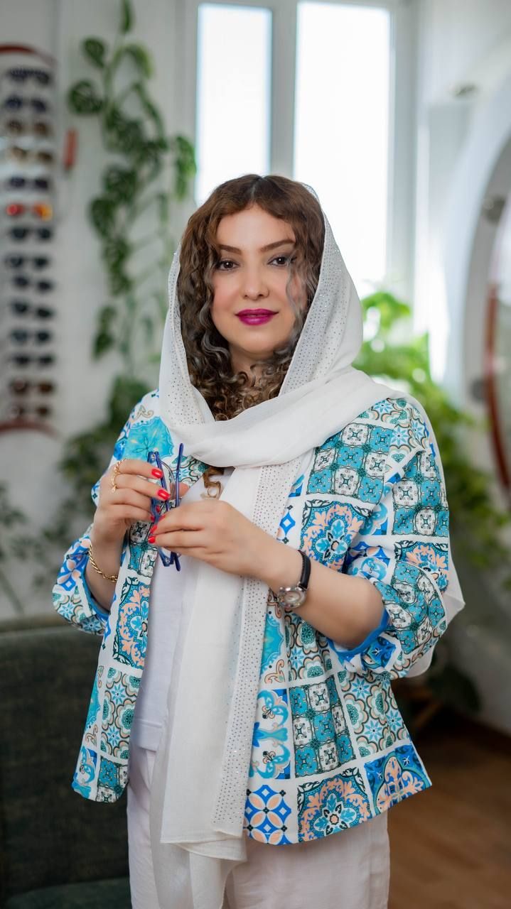 نسیبه نادری کارشناسی بینایی‌سنجی (اپتومتری)