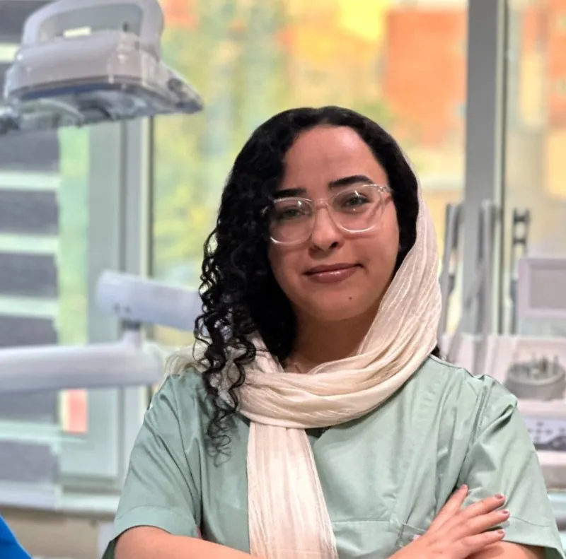 نازنین رستمی خلجان متخصص دندانپزشکی ترمیمی و زیبایی, متخصص دندانپزشکی ترمیمی و زیبایی | ونیر کامپوزیت| ایمپلنت | عصب کشی| روکش| جراح دندانپزشک