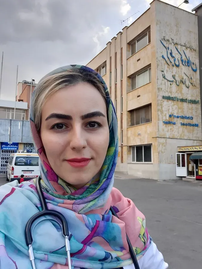 دکتر نیلوفر کیانی علی آبادی متخصص کودکان, دکترای پزشکی