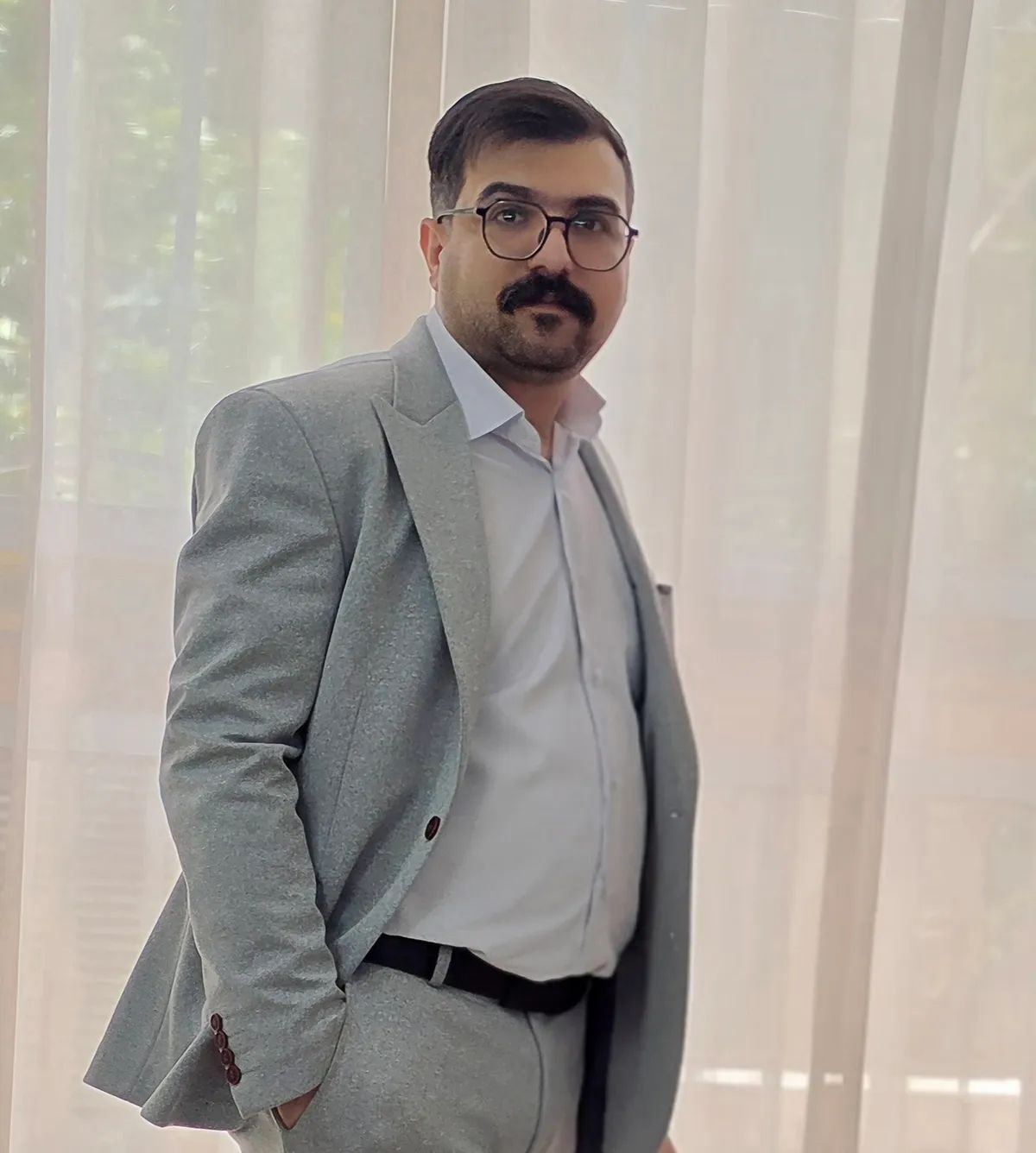 پویا عباسی کارشناس ارشد روانشناسی عمومی