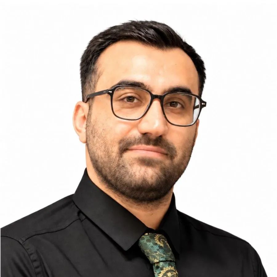 معین شاطریان متخصص بیماریهای پوست, دکترای پزشکی