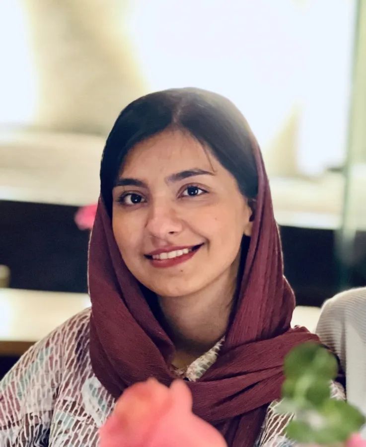 کیانا شیخ زاده کارشناس مامایی