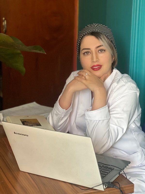 آبادی باویل دانشجوی دکترای تخصصی بهداشت باروری, دانشجوی دکترای پزشکی, کارشناس مامایی