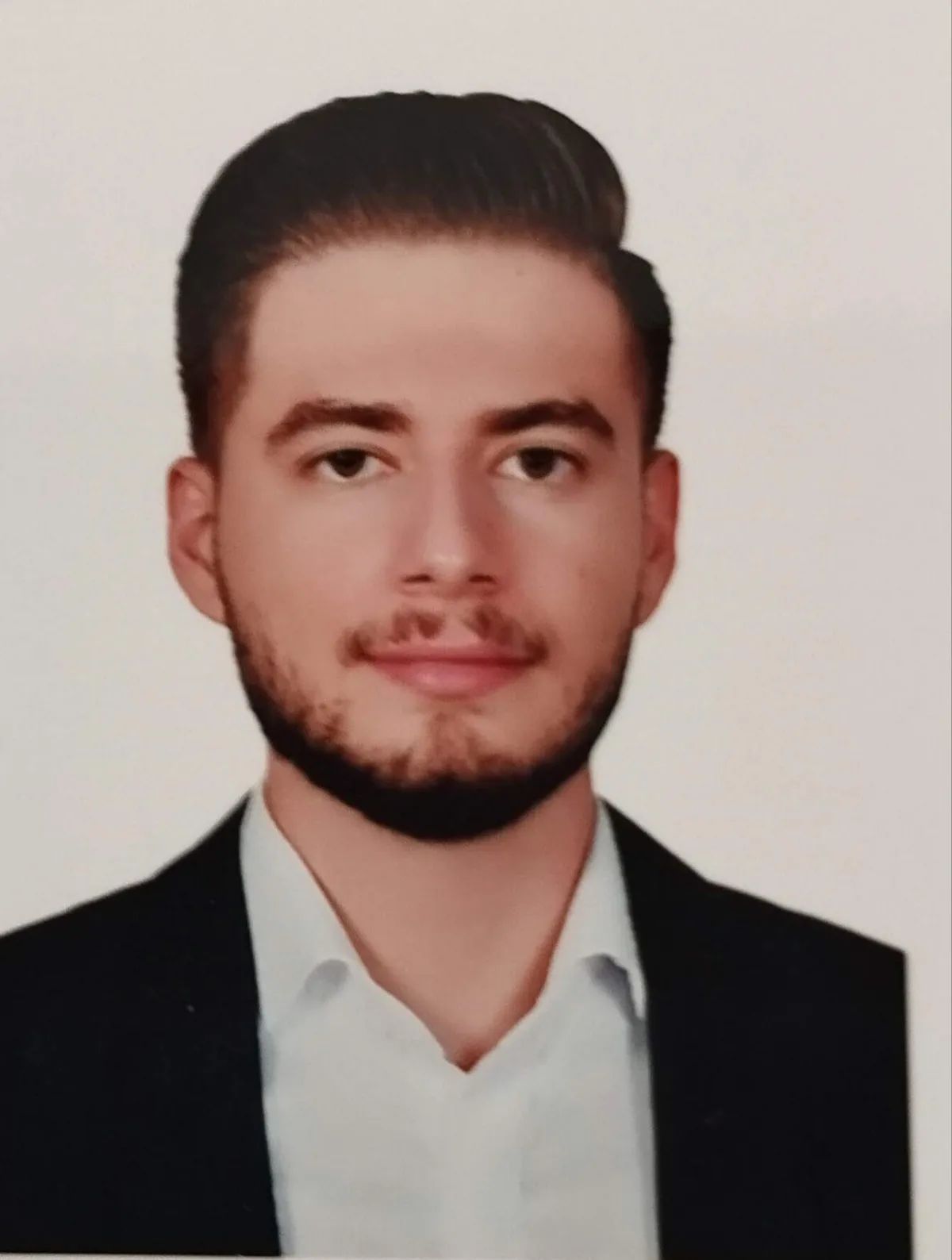 علی اسماعیلی دکترای دندانپزشکی