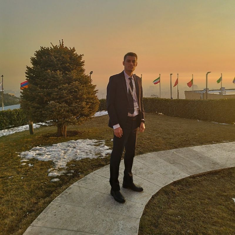 وحید تجری تخصص بیماری های پوست و مو و زیبایی, تخصص پوست و مو از بیمارستان رازی تهران